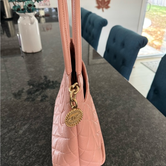 Authentic CHANEL Caviar Leather Medallion Tote Quilted Shoulder Bag Pink Purse - Picture 5 of 15